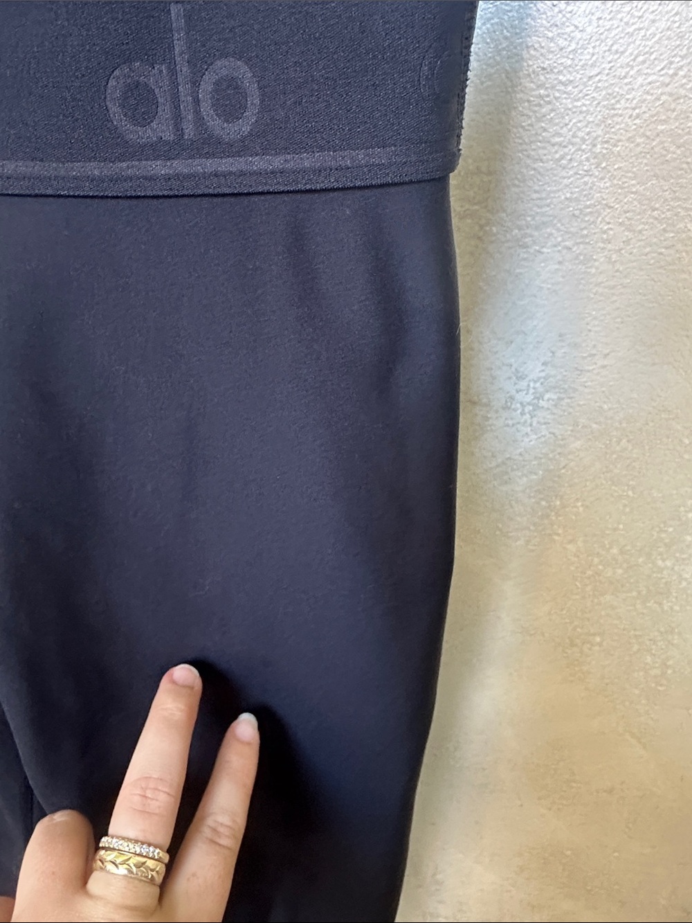 ALO Yoga Black High-Rise Capri Leggings sz small - Picture 5 of 10